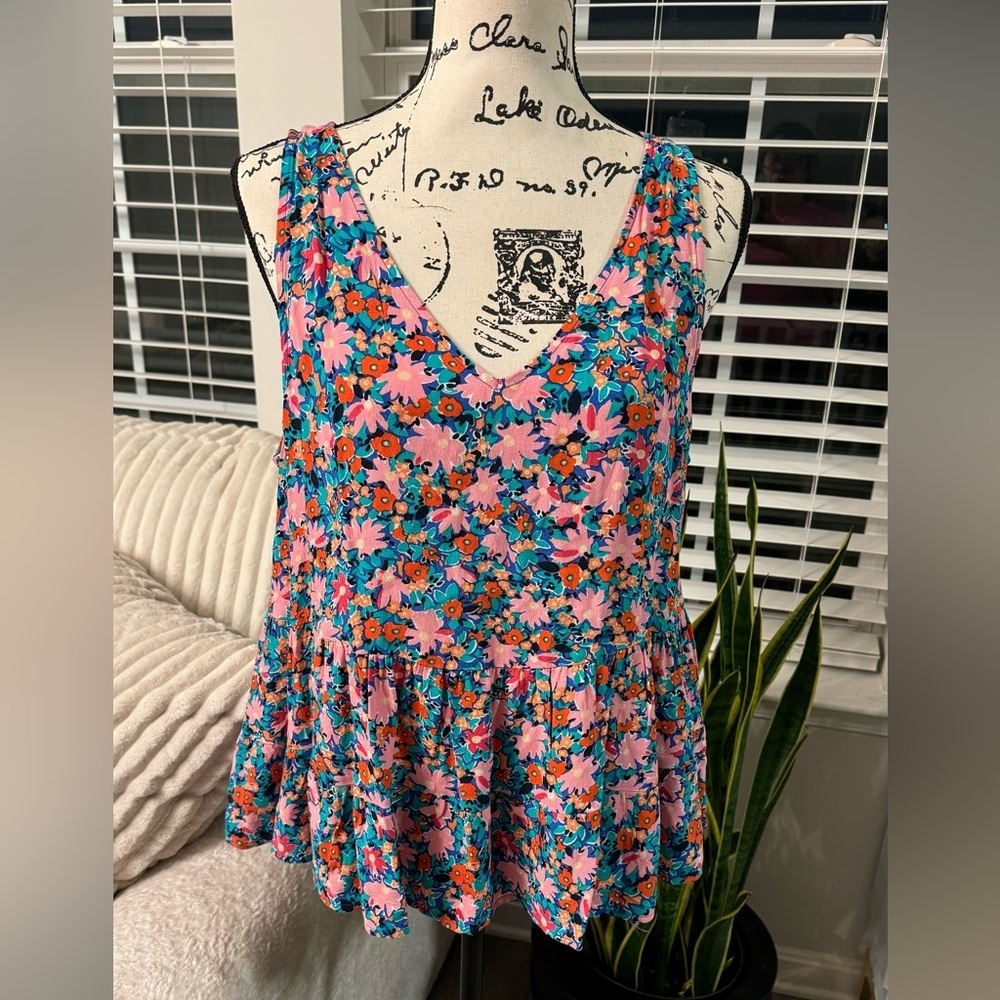 LOFT | Tops | Retro Daisy V Neck Peplum Tank |